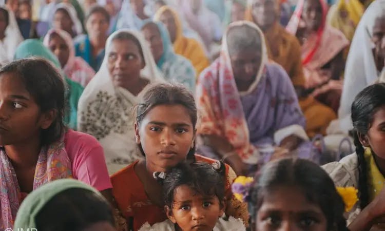 Igreja na Índia é atacada por multidão hindu