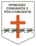 Brasão com uma cruz vermelha central, uma linha de arame farpado horizontal e o texto "Opressão comunista e pós-comunista" na parte superior.